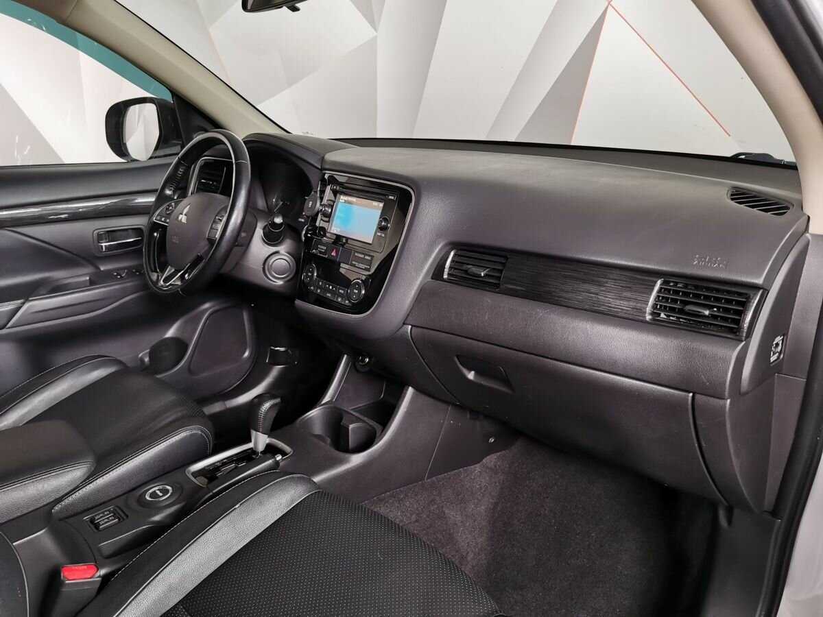 Mitsubishi Outlander б/у, 2016, Вариатор. Фото: #8