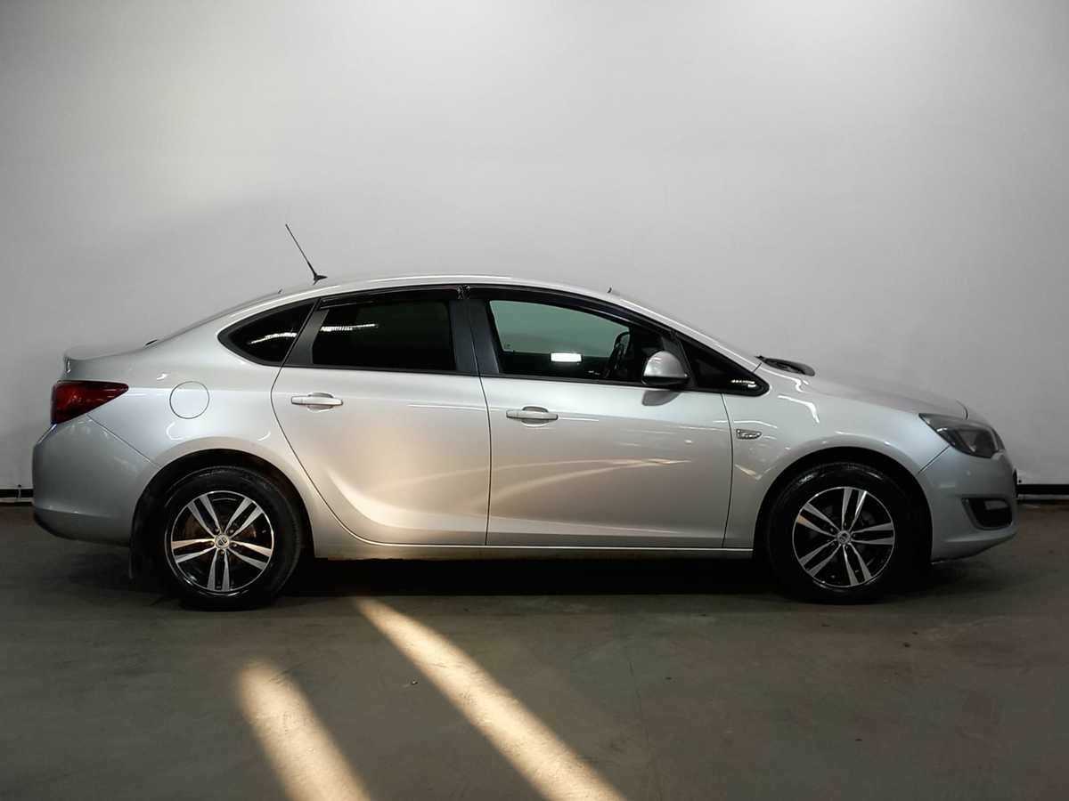 Opel Astra б/у, 2012, Механическая. Фото: #3