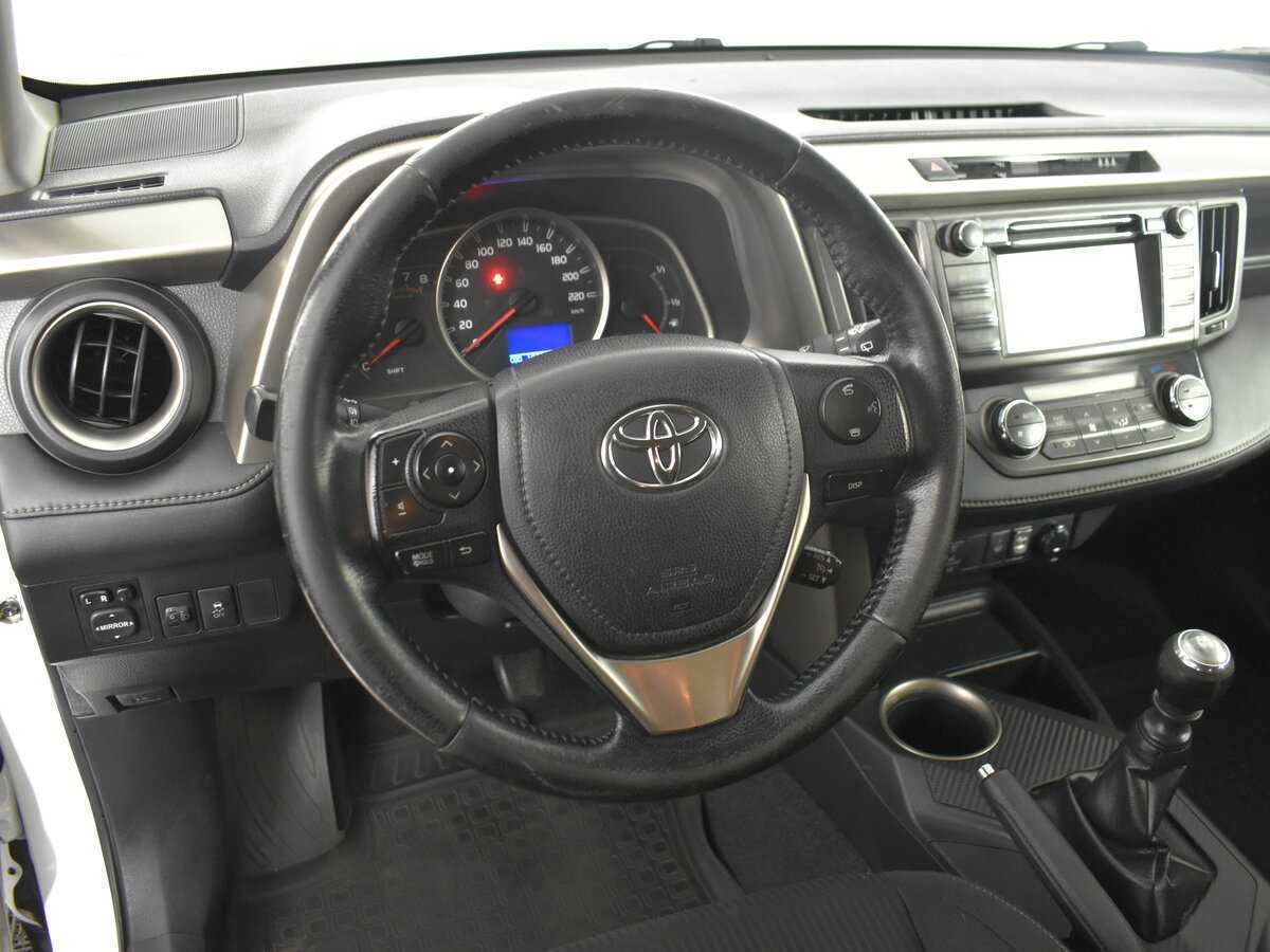 Toyota RAV4 б/у, 2015, Механическая. Фото: #9