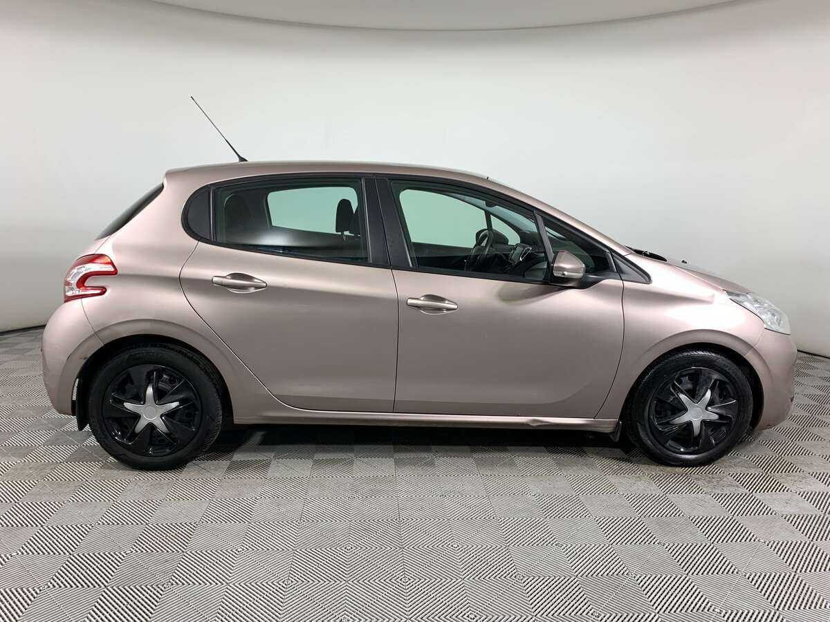 Peugeot 208 б/у, 2013, Автоматическая. Фото: #3