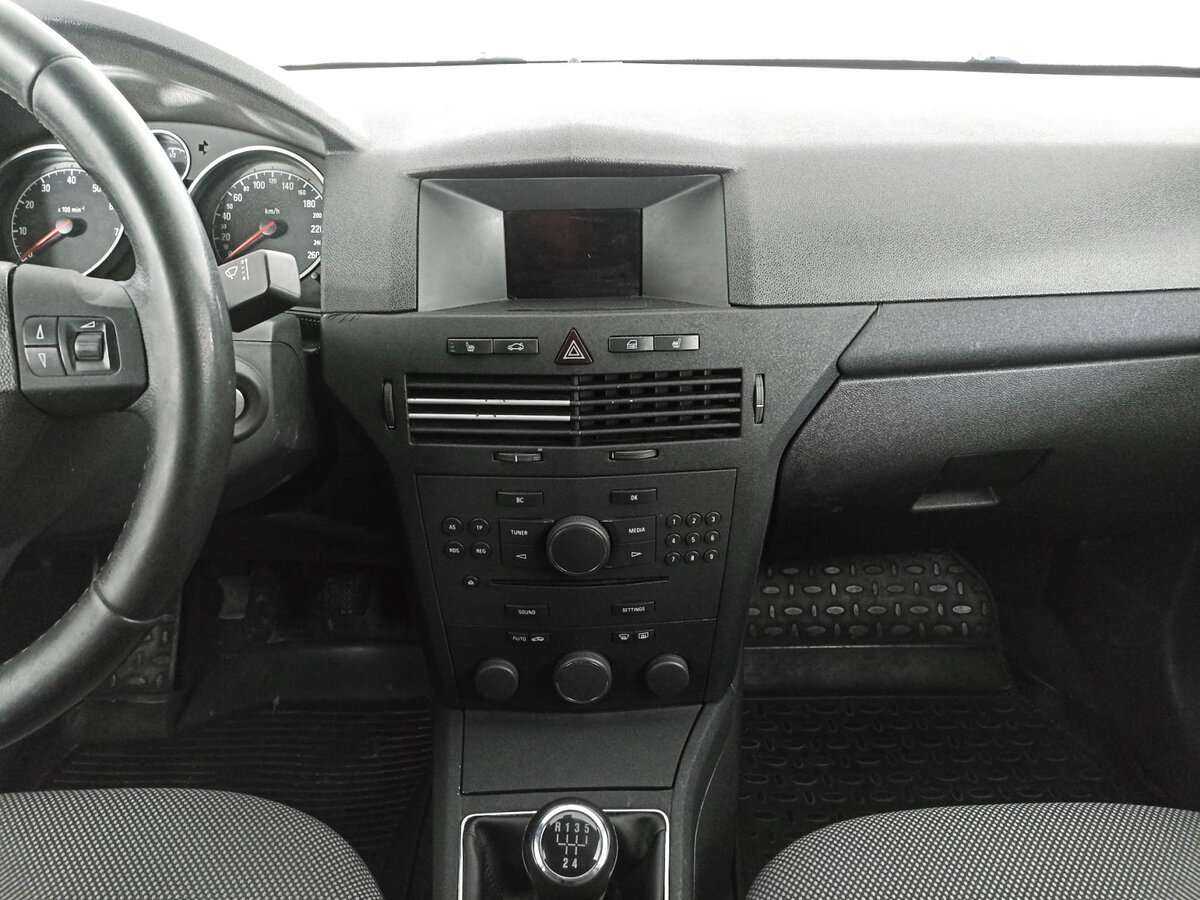 Opel Astra б/у, 2013, Механическая. Фото: #12