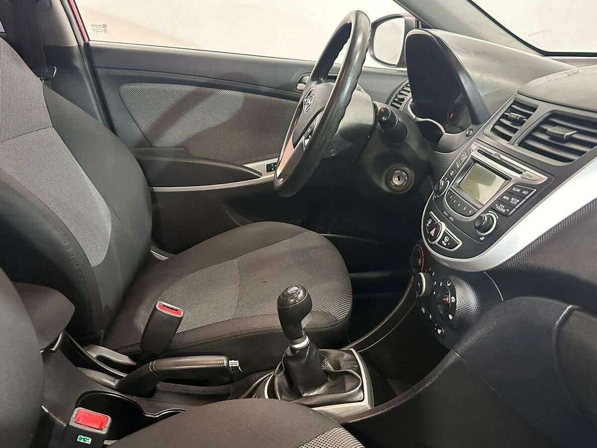 Hyundai Solaris б/у, 2013, Механическая. Фото: #9