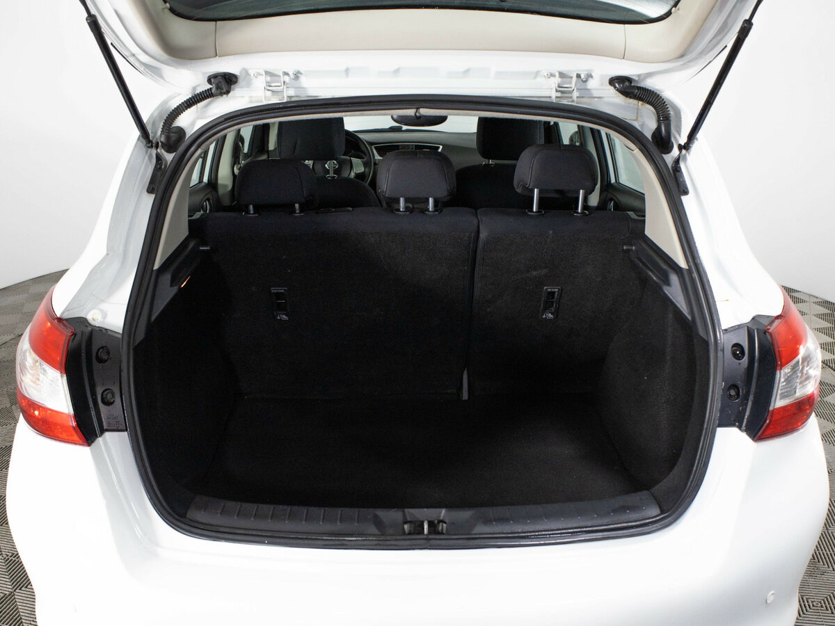 Nissan Tiida б/у, 2015, Вариатор. Фото: #6