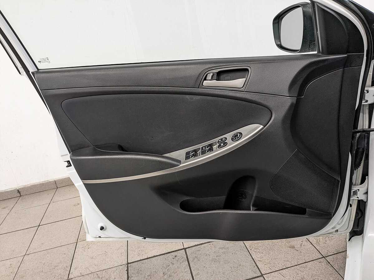 Hyundai Solaris б/у, 2015, Механическая. Фото: #16