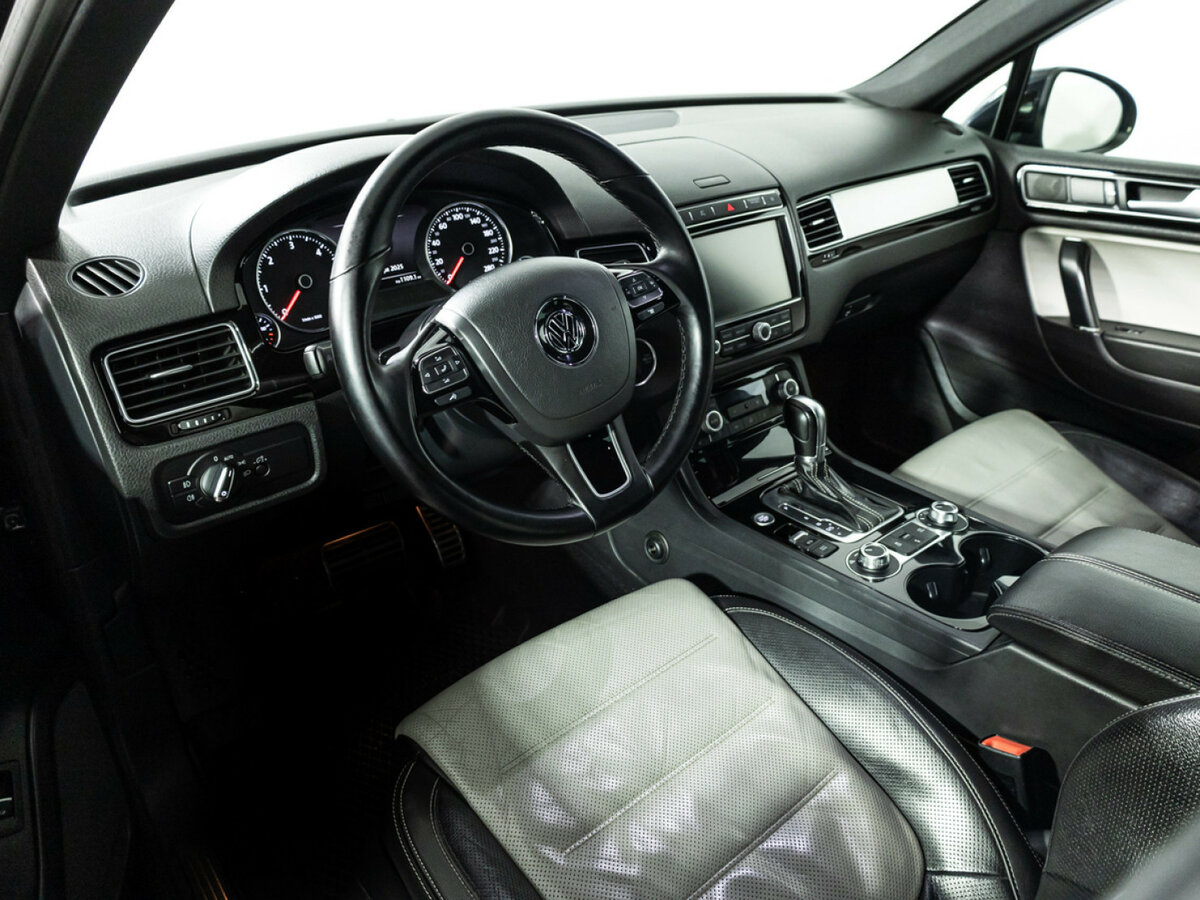 Volkswagen Touareg б/у, 2017, Автоматическая. Фото: #8