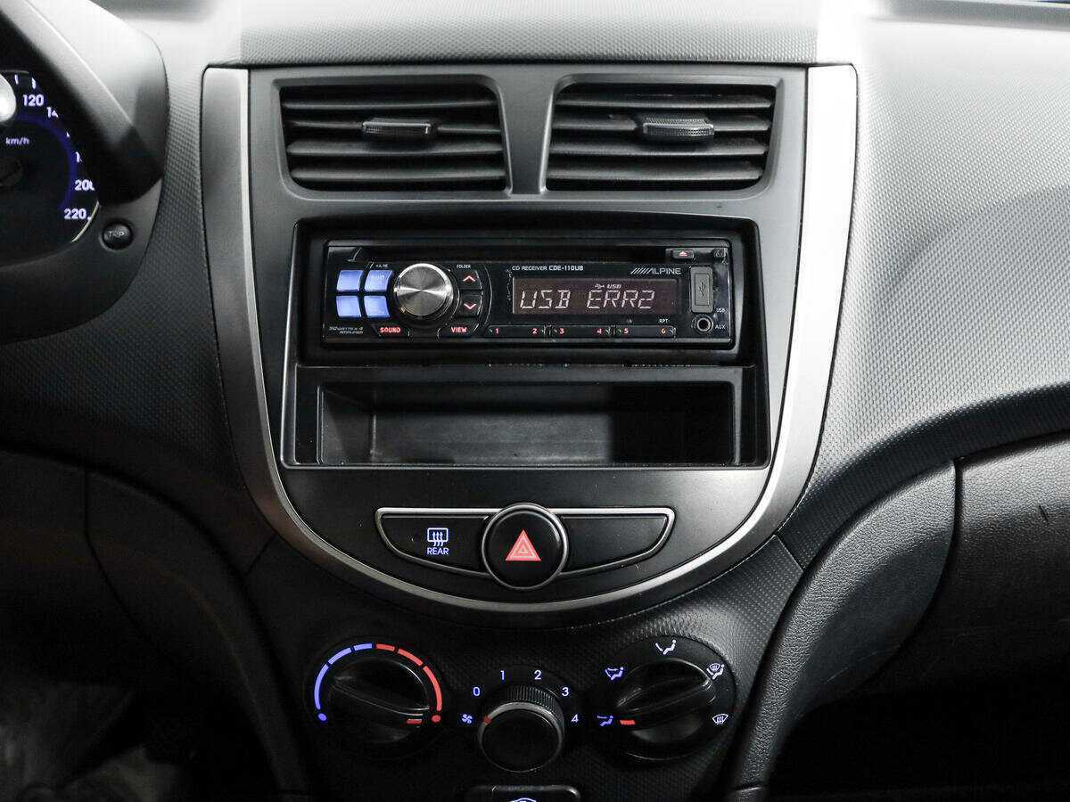 Hyundai Solaris б/у, 2014, Механическая. Фото: #12
