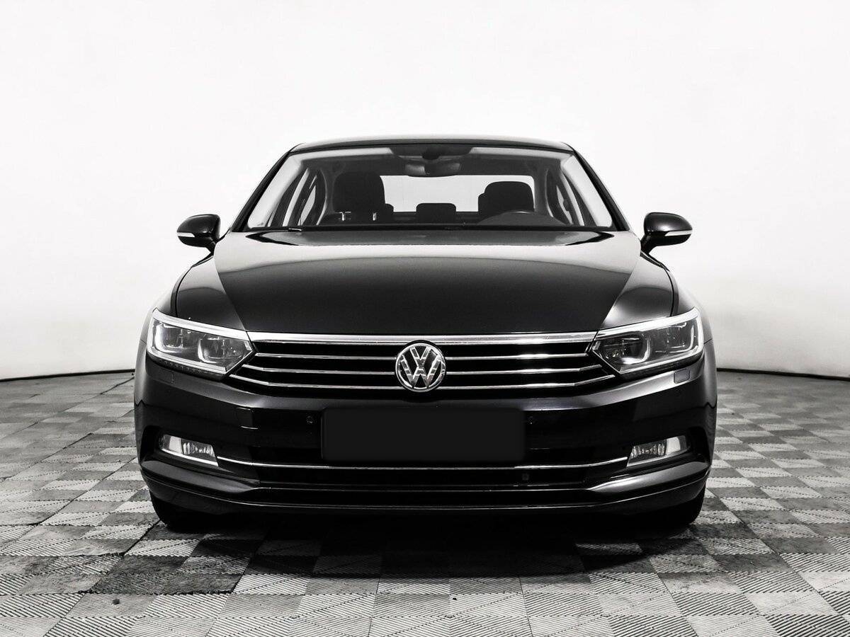 Volkswagen Passat б/у, 2018, Роботизированная. Фото: #1