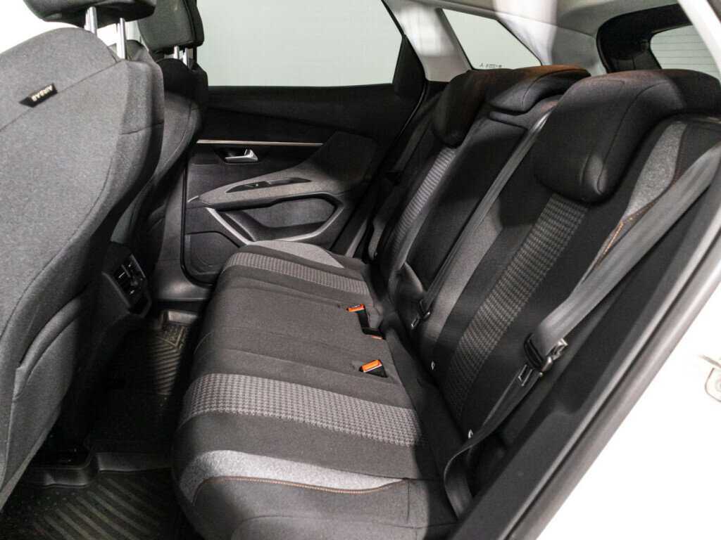 Peugeot 3008 б/у, 2017, Автоматическая. Фото: #9