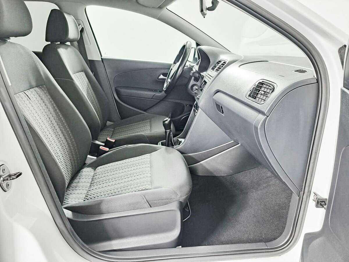 Volkswagen Polo б/у, 2015, Механическая. Фото: #9