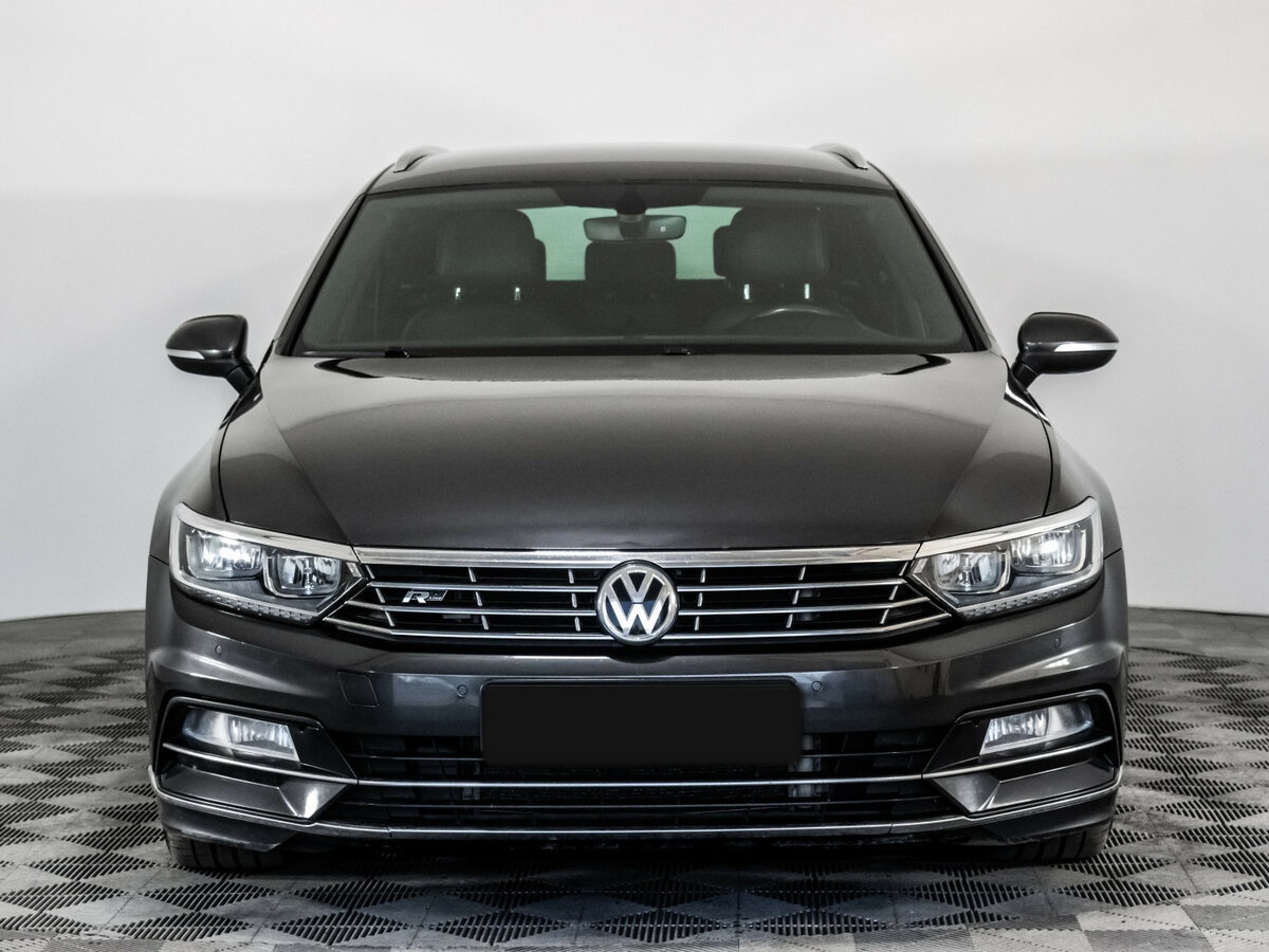Volkswagen Passat б/у, 2018, Роботизированная. Фото: #1