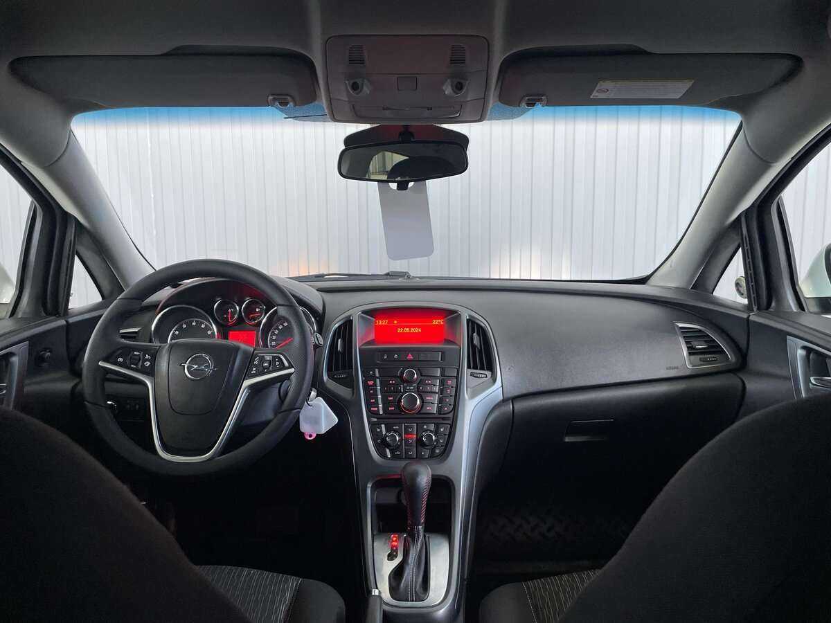 Opel Astra б/у, 2012, Автоматическая. Фото: #8