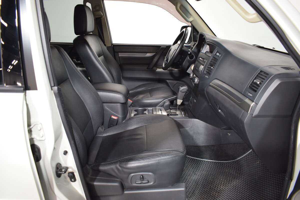 Mitsubishi Pajero б/у, 2014, Автоматическая. Фото: #10
