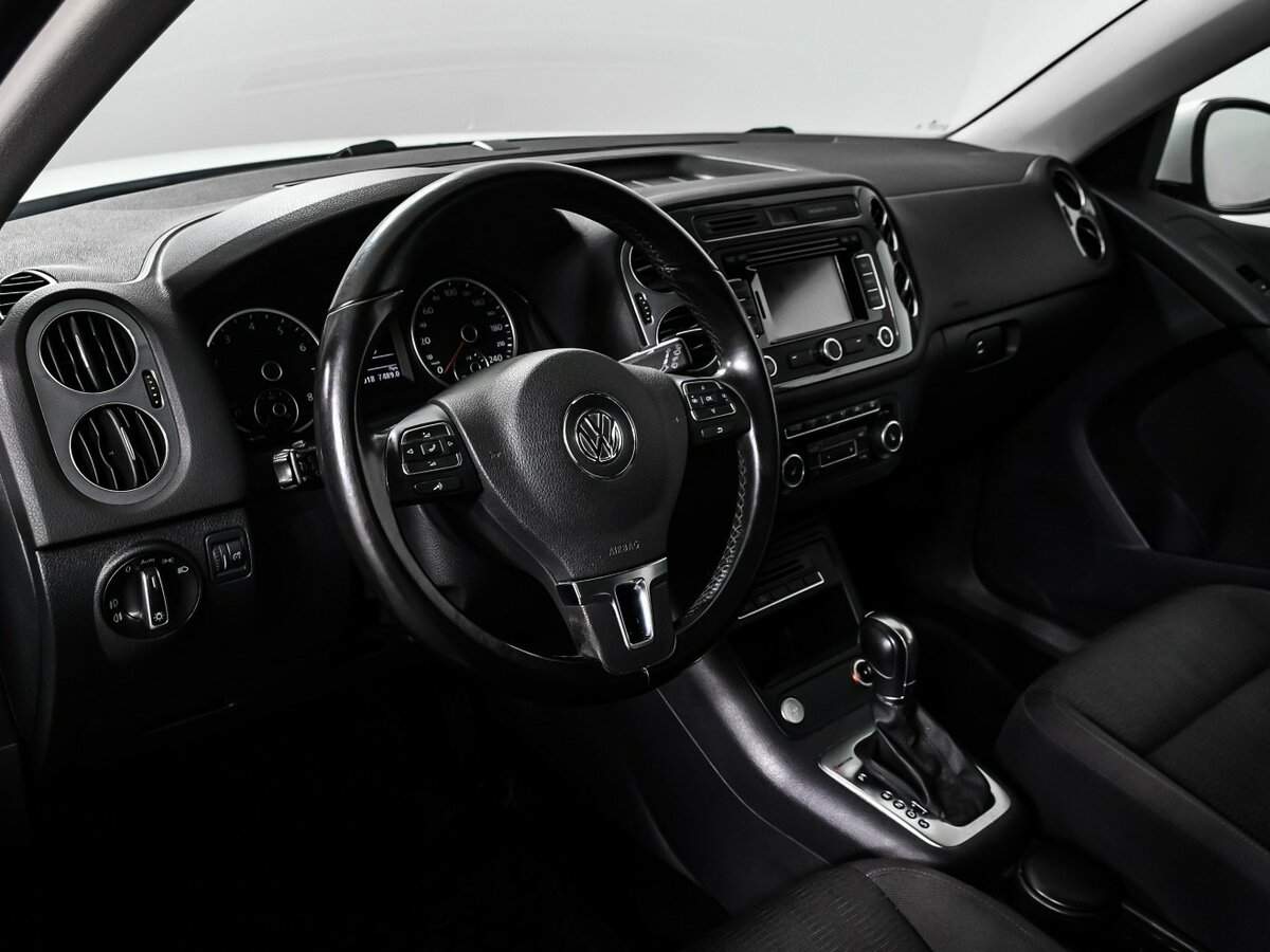 Volkswagen Tiguan б/у, 2015, Автоматическая. Фото: #11