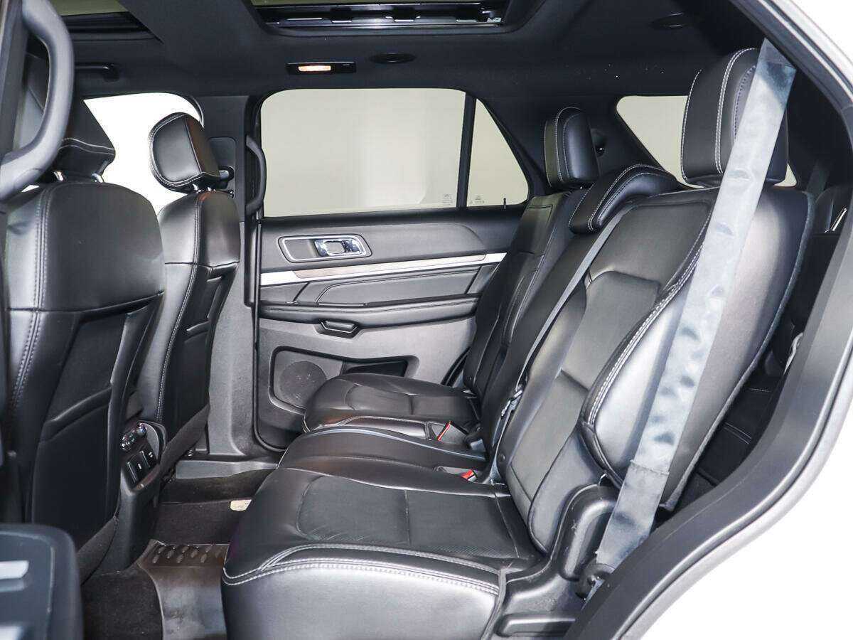 Ford Explorer б/у, 2017, Автоматическая. Фото: #9