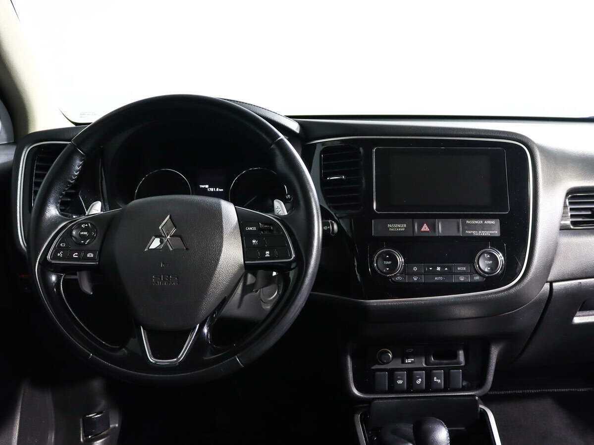 Mitsubishi Outlander б/у, 2017, Автоматическая. Фото: #9