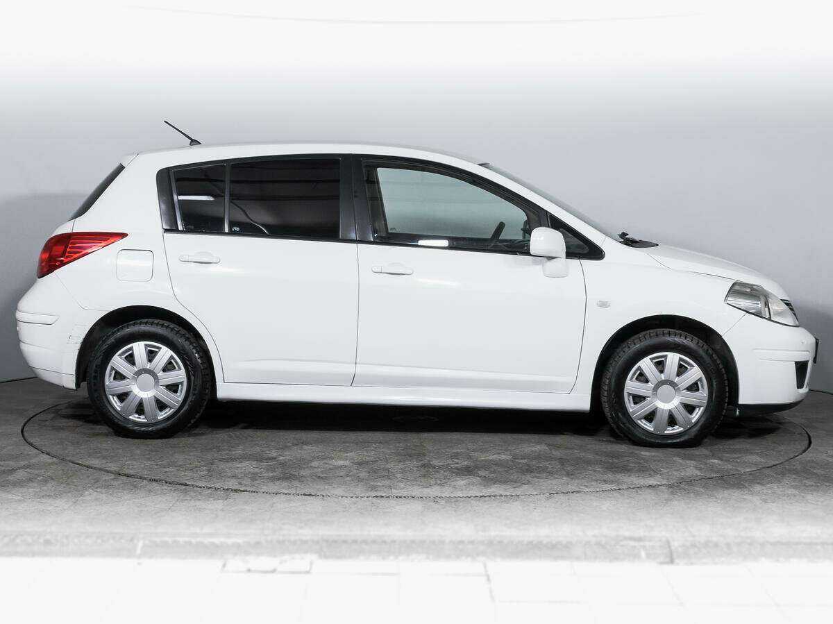 Nissan Tiida б/у, 2013, Механическая. Фото: #3