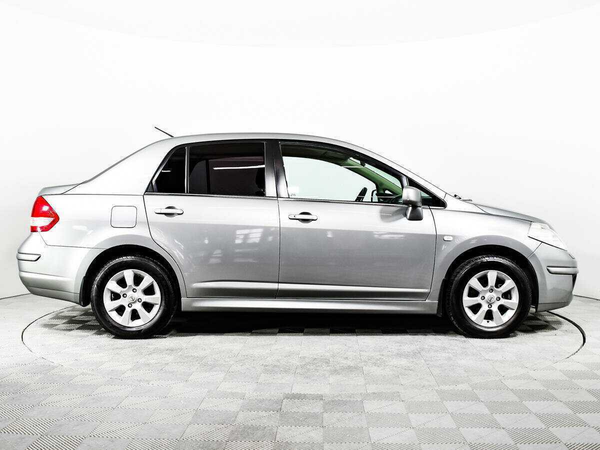 Nissan Tiida б/у, 2013, Механическая. Фото: #3