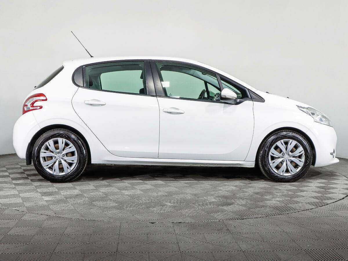 Peugeot 208 б/у, 2013, Автоматическая. Фото: #3
