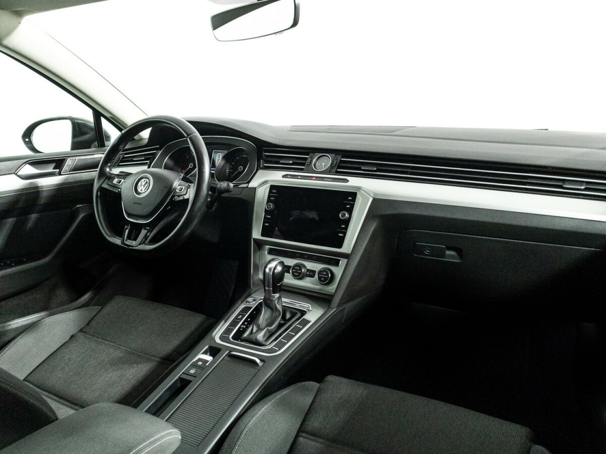 Volkswagen Passat б/у, 2019, Роботизированная. Фото: #8