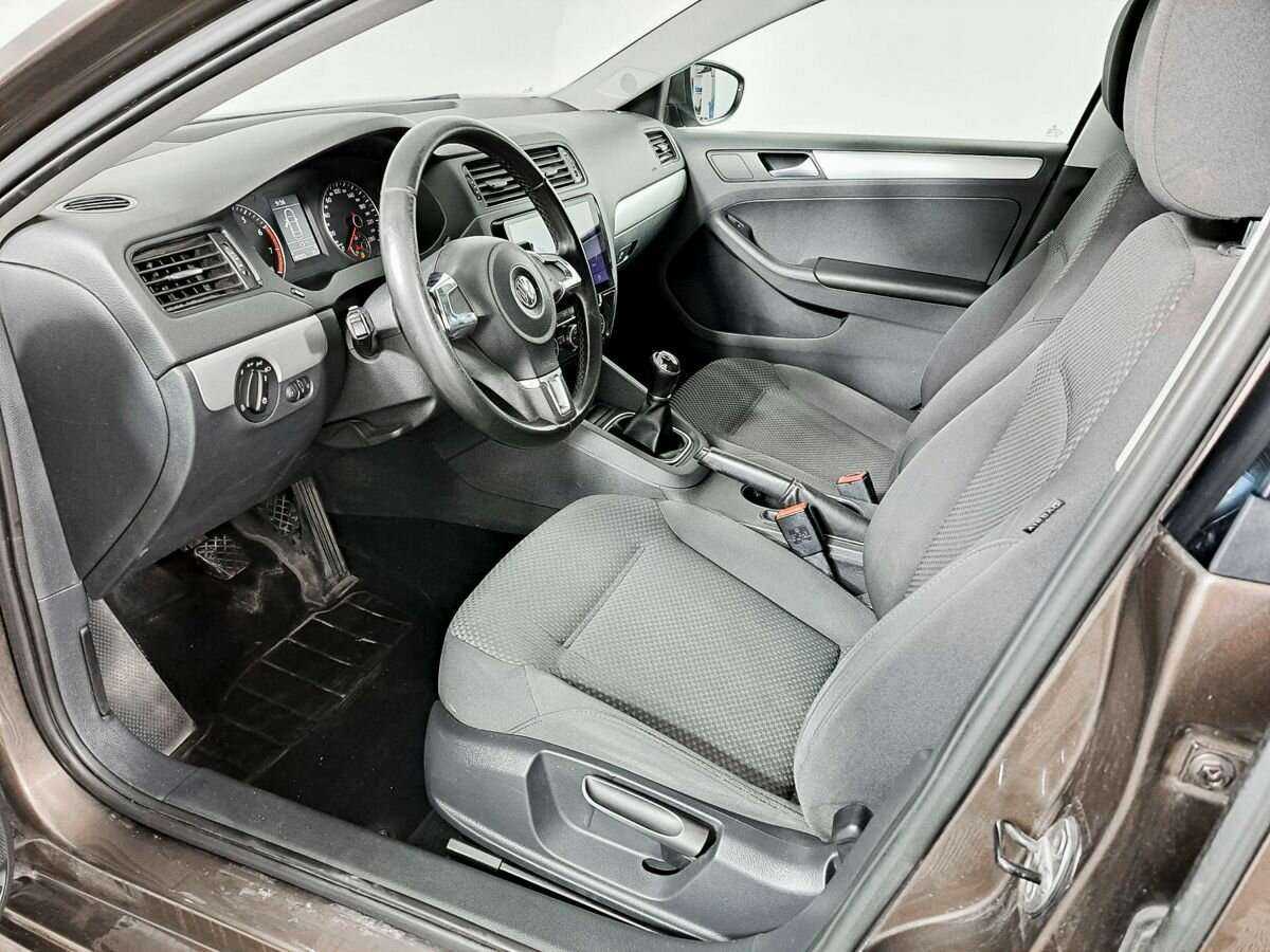 Volkswagen Jetta б/у, 2013, Механическая. Фото: #12