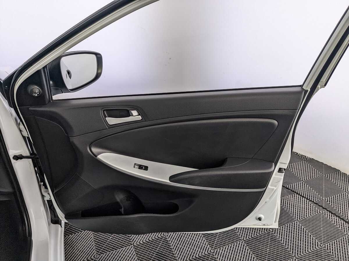 Hyundai Solaris б/у, 2014, Механическая. Фото: #20