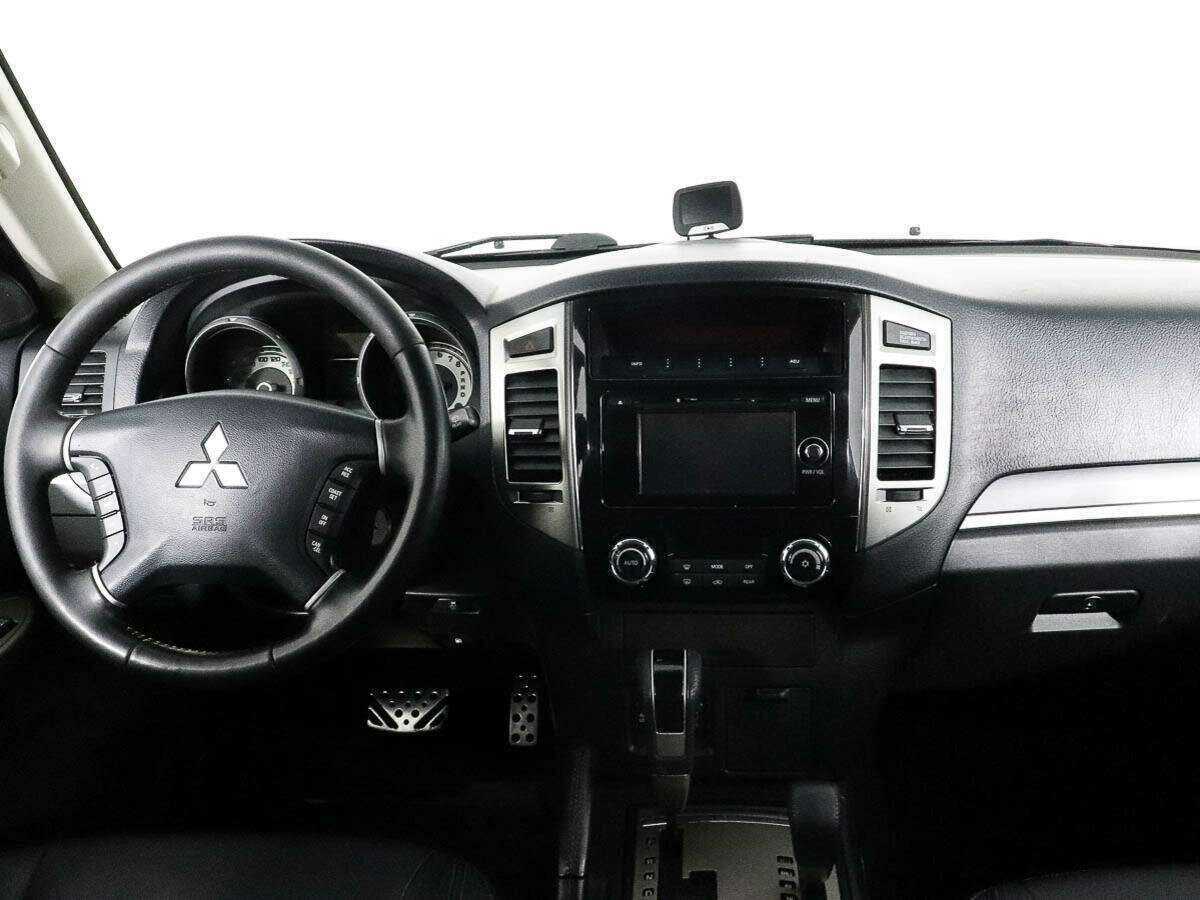 Mitsubishi Pajero б/у, 2017, Автоматическая. Фото: #8