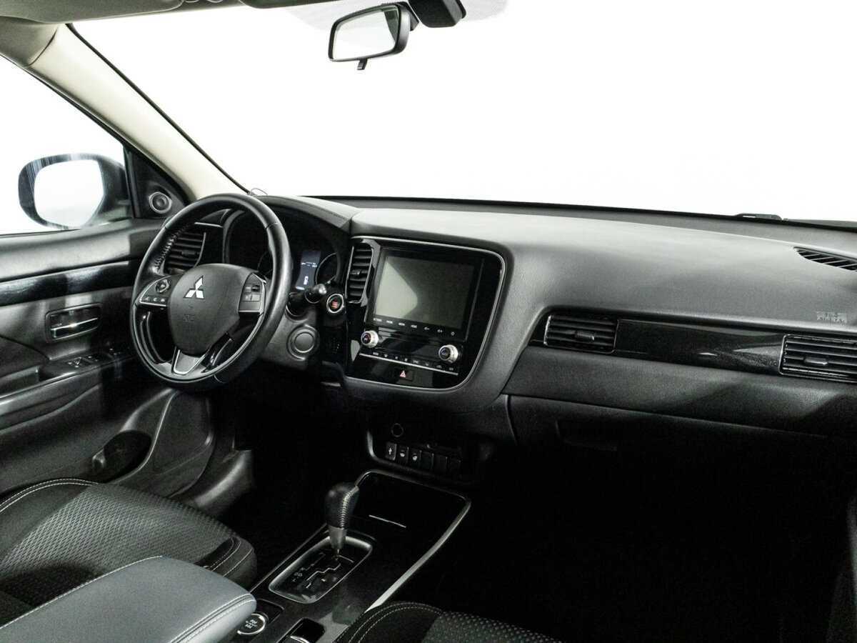 Mitsubishi Outlander б/у, 2021, Вариатор. Фото: #8