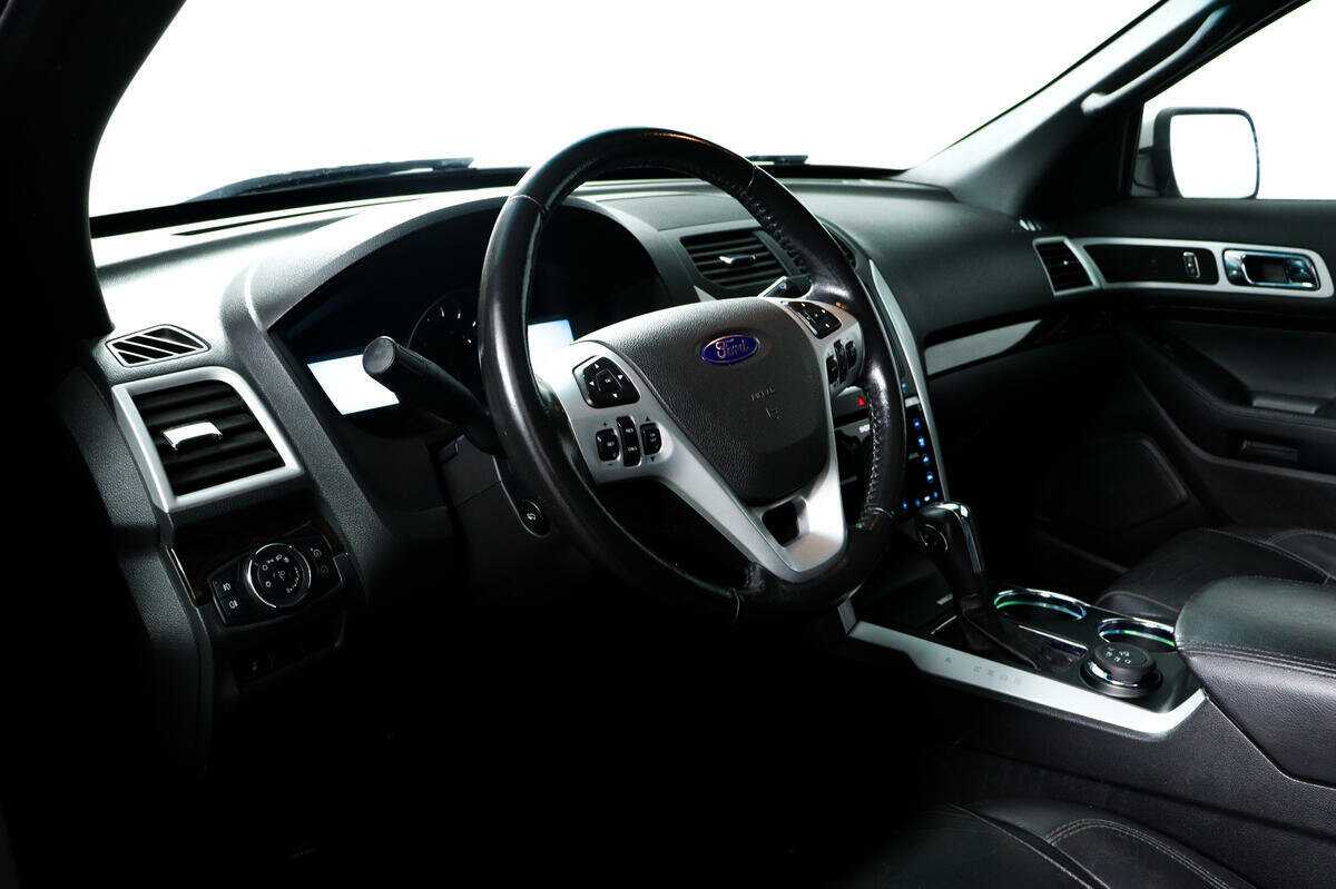 Ford Explorer б/у, 2012, Автоматическая. Фото: #12