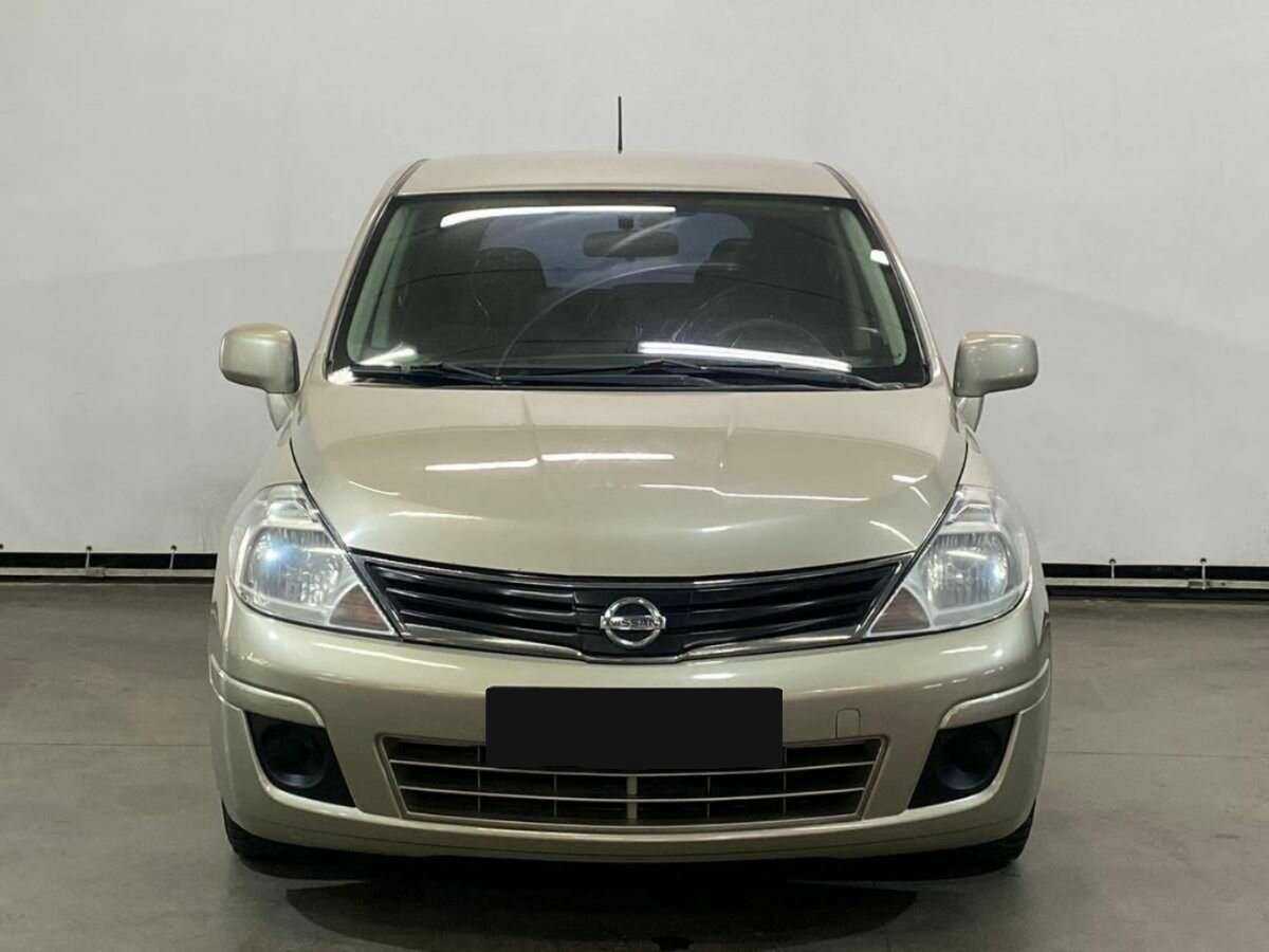 Nissan Tiida б/у, 2013, Механическая. Фото: #1