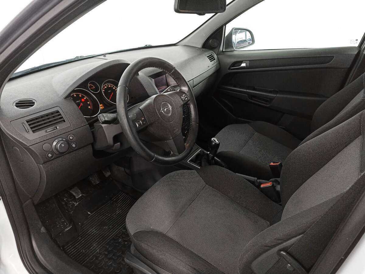 Opel Astra б/у, 2013, Механическая. Фото: #13