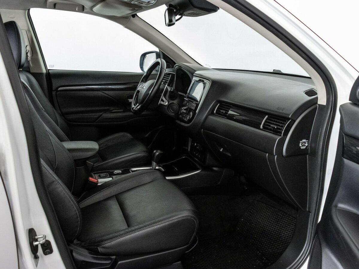 Mitsubishi Outlander б/у, 2017, Автоматическая. Фото: #23