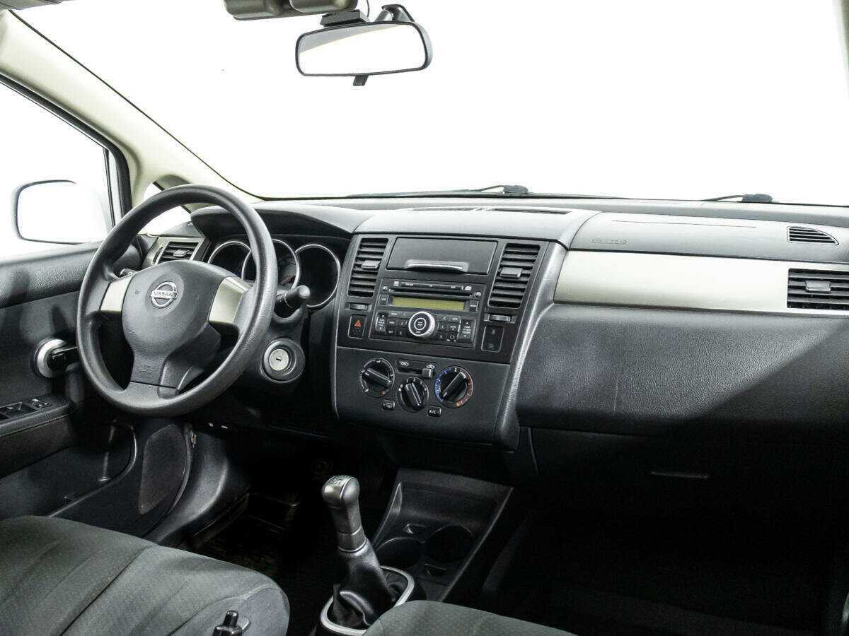 Nissan Tiida б/у, 2013, Механическая. Фото: #8