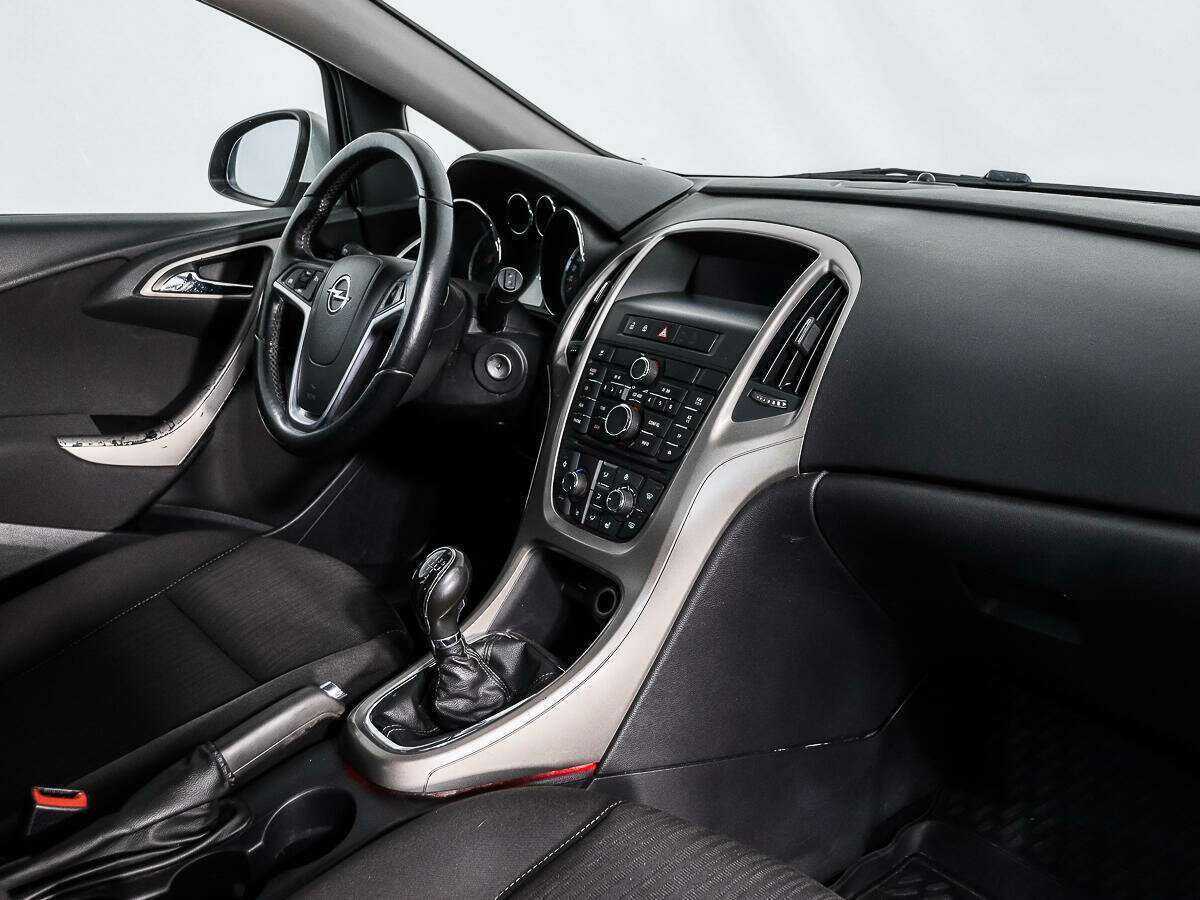 Opel Astra б/у, 2012, Механическая. Фото: #10