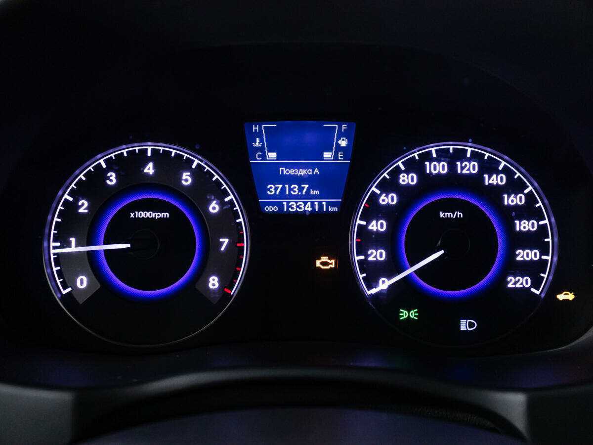 Hyundai Solaris б/у, 2012, Механическая. Фото: #10