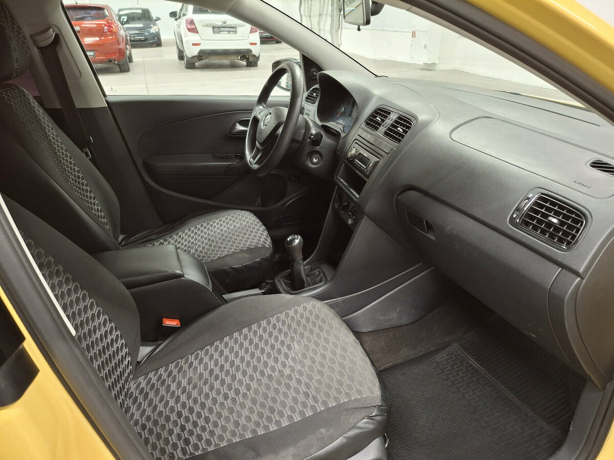 Volkswagen Polo б/у, 2017, Механическая. Фото: #10