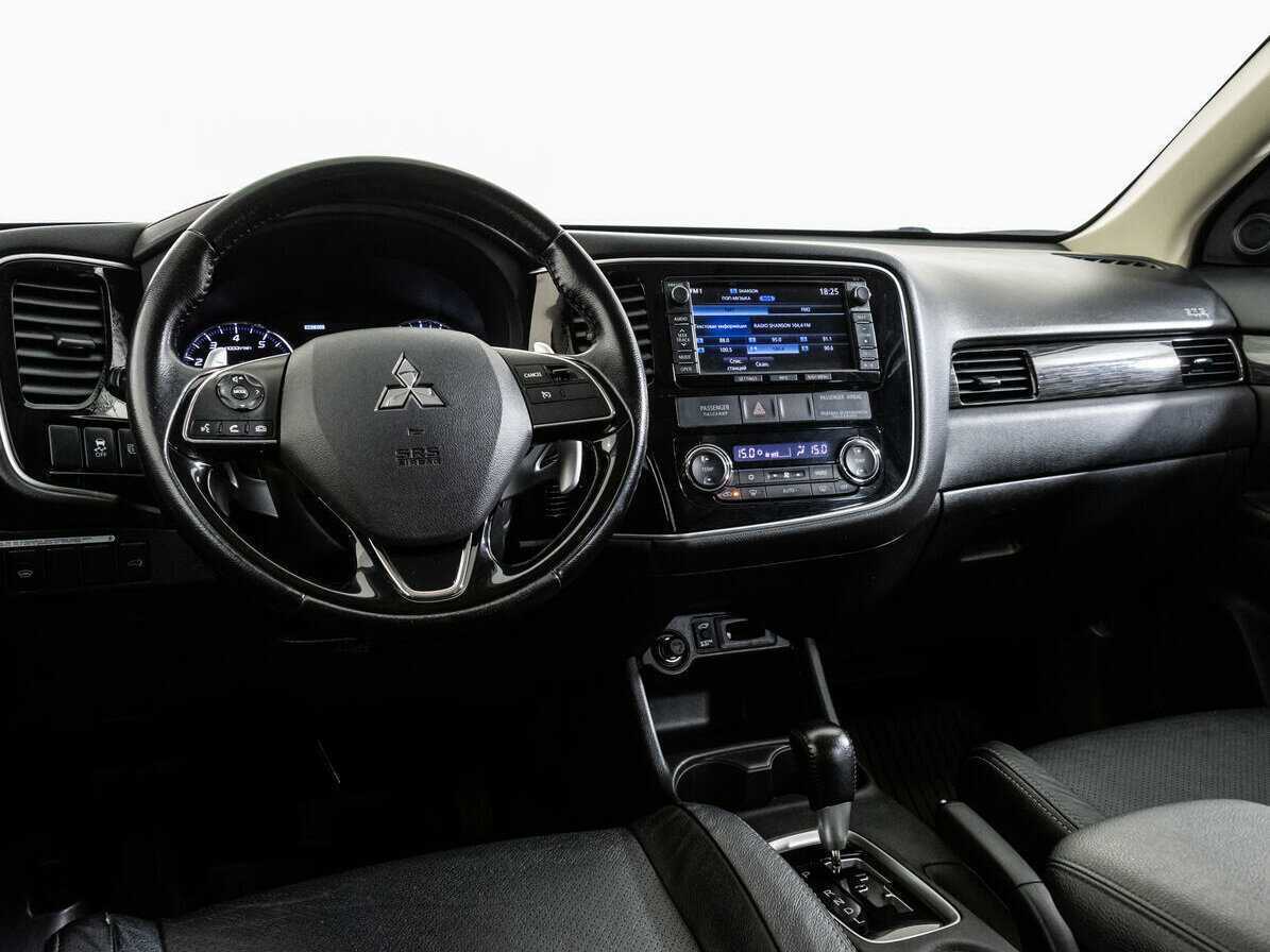 Mitsubishi Outlander б/у, 2016, Автоматическая. Фото: #10
