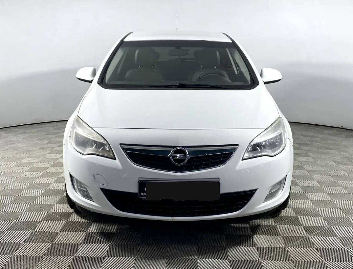 Opel Astra б/у, 2012, Механическая. Фото: #1