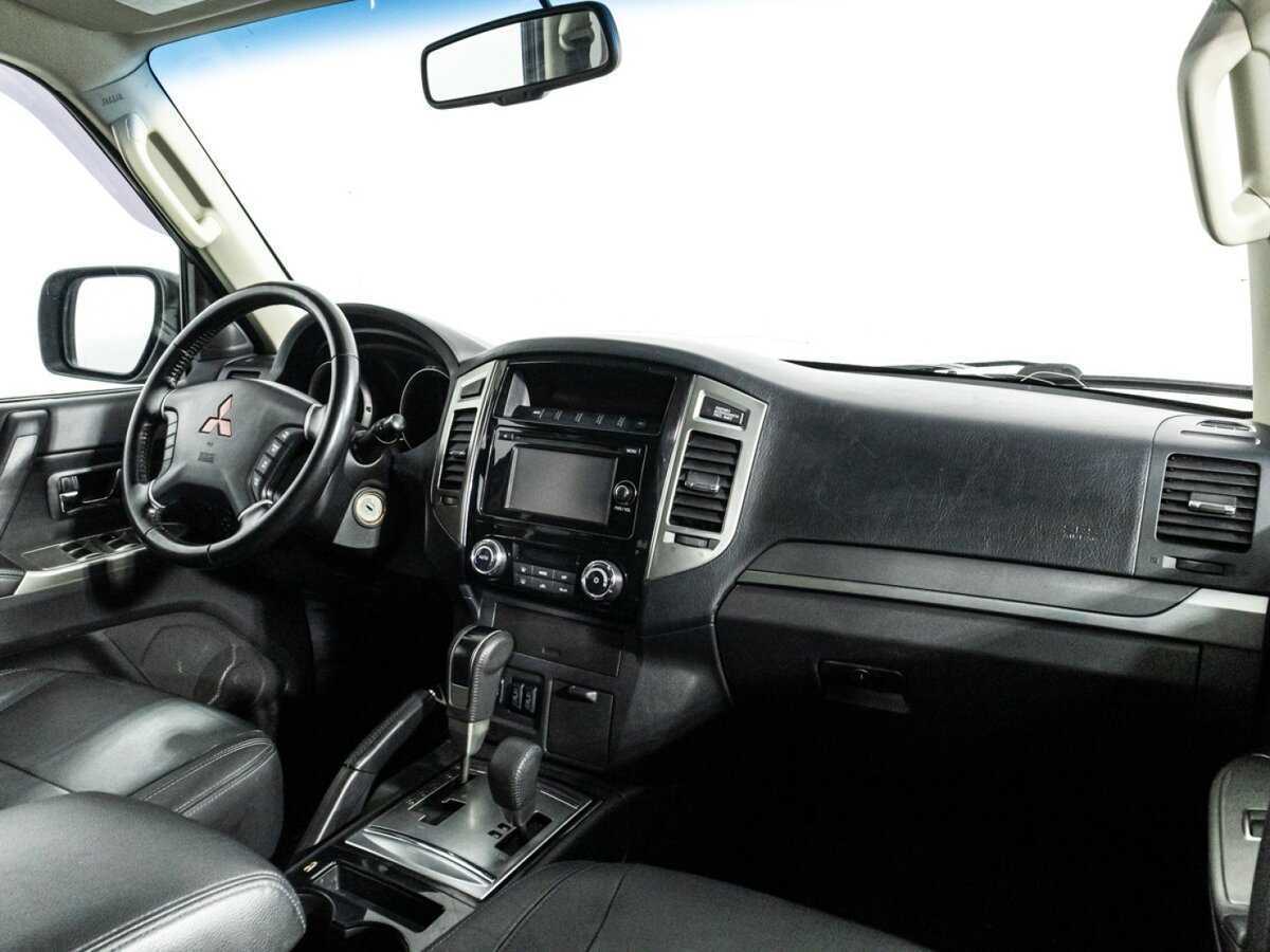 Mitsubishi Pajero б/у, 2015, Автоматическая. Фото: #6