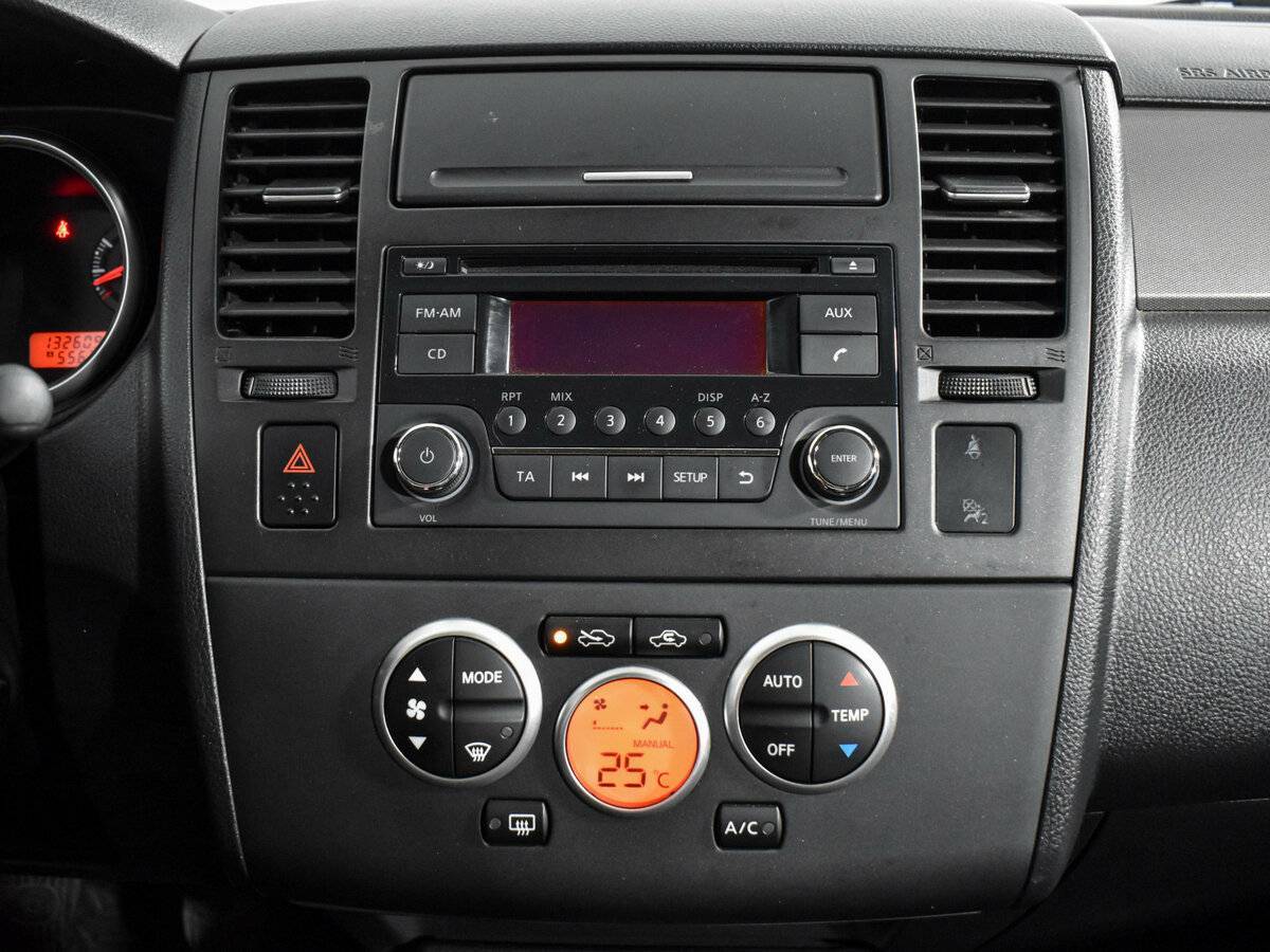 Nissan Tiida б/у, 2013, Механическая. Фото: #13