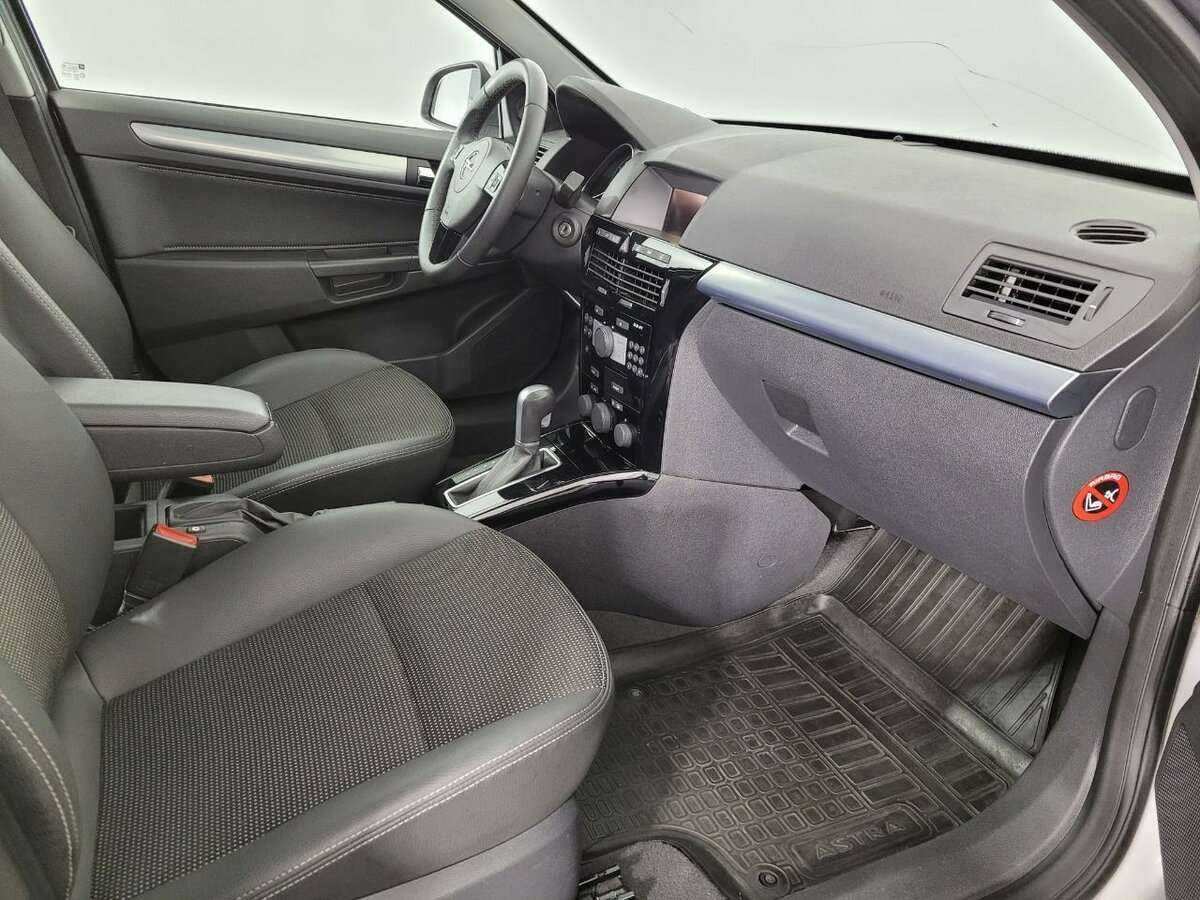 Opel Astra б/у, 2012, Автоматическая. Фото: #13