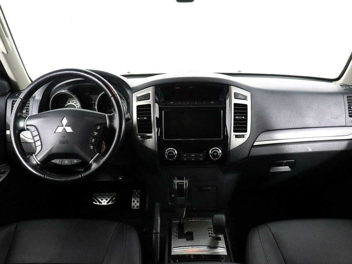Mitsubishi Pajero б/у, 2015, Автоматическая. Фото: #7