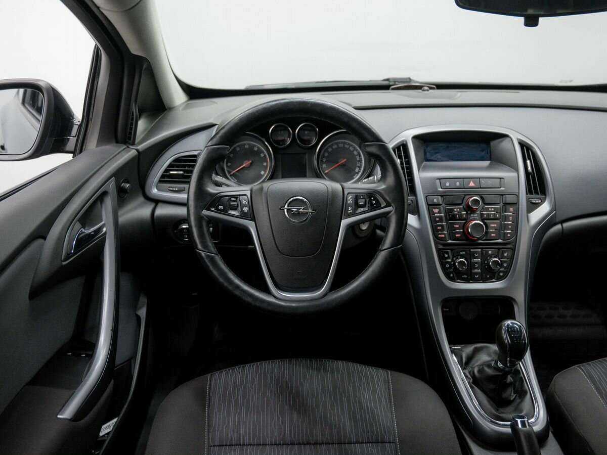 Opel Astra б/у, 2013, Механическая. Фото: #9
