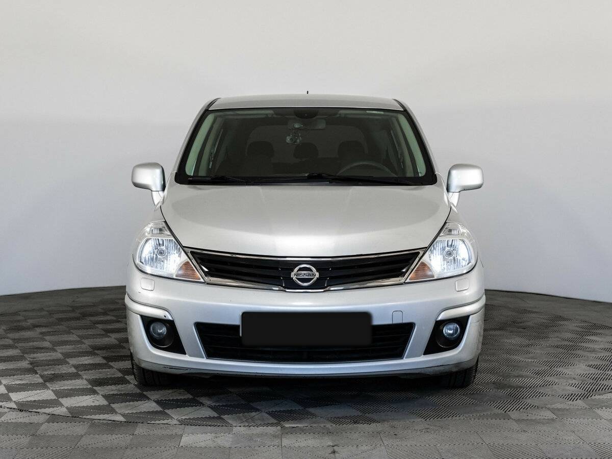 Nissan Tiida б/у, 2013, Автоматическая. Фото: #1