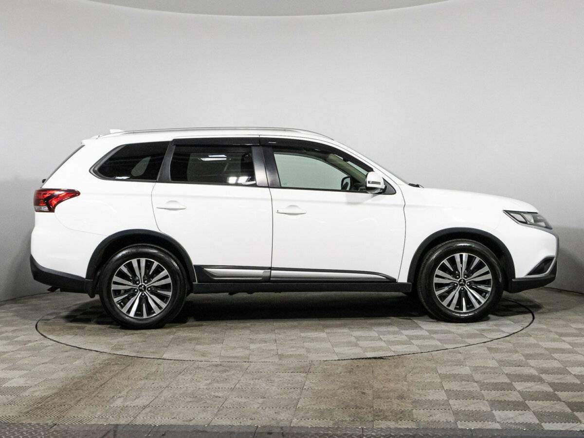 Mitsubishi Outlander б/у, 2018, Вариатор. Фото: #3