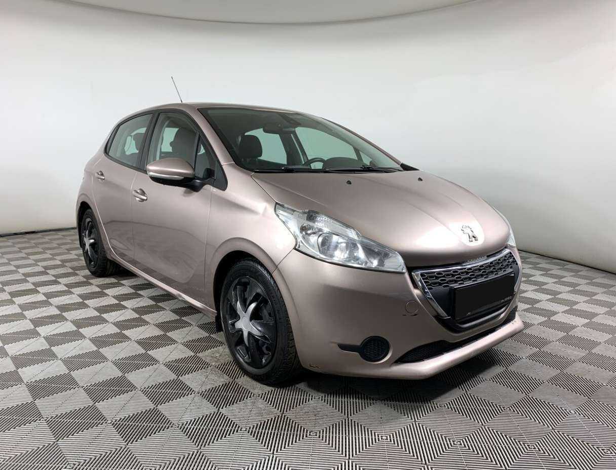 Peugeot 208 б/у, 2013, Автоматическая. Фото: #2