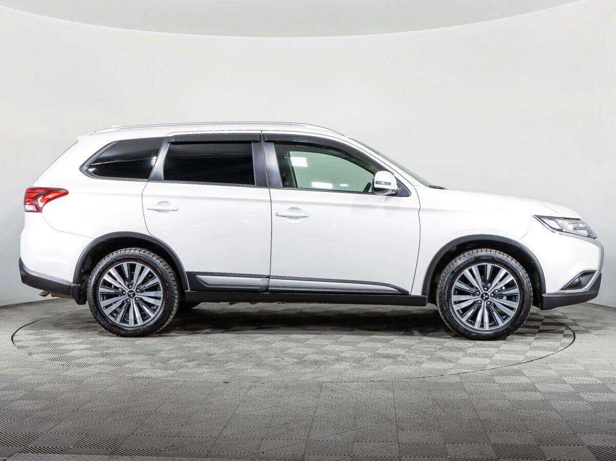 Mitsubishi Outlander б/у, 2021, Вариатор. Фото: #3