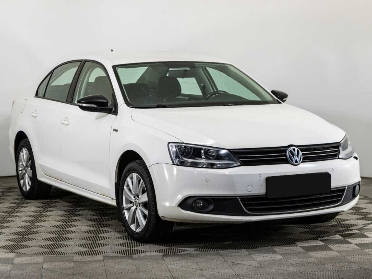 Volkswagen Jetta б/у, 2013, Механическая. Фото: #2