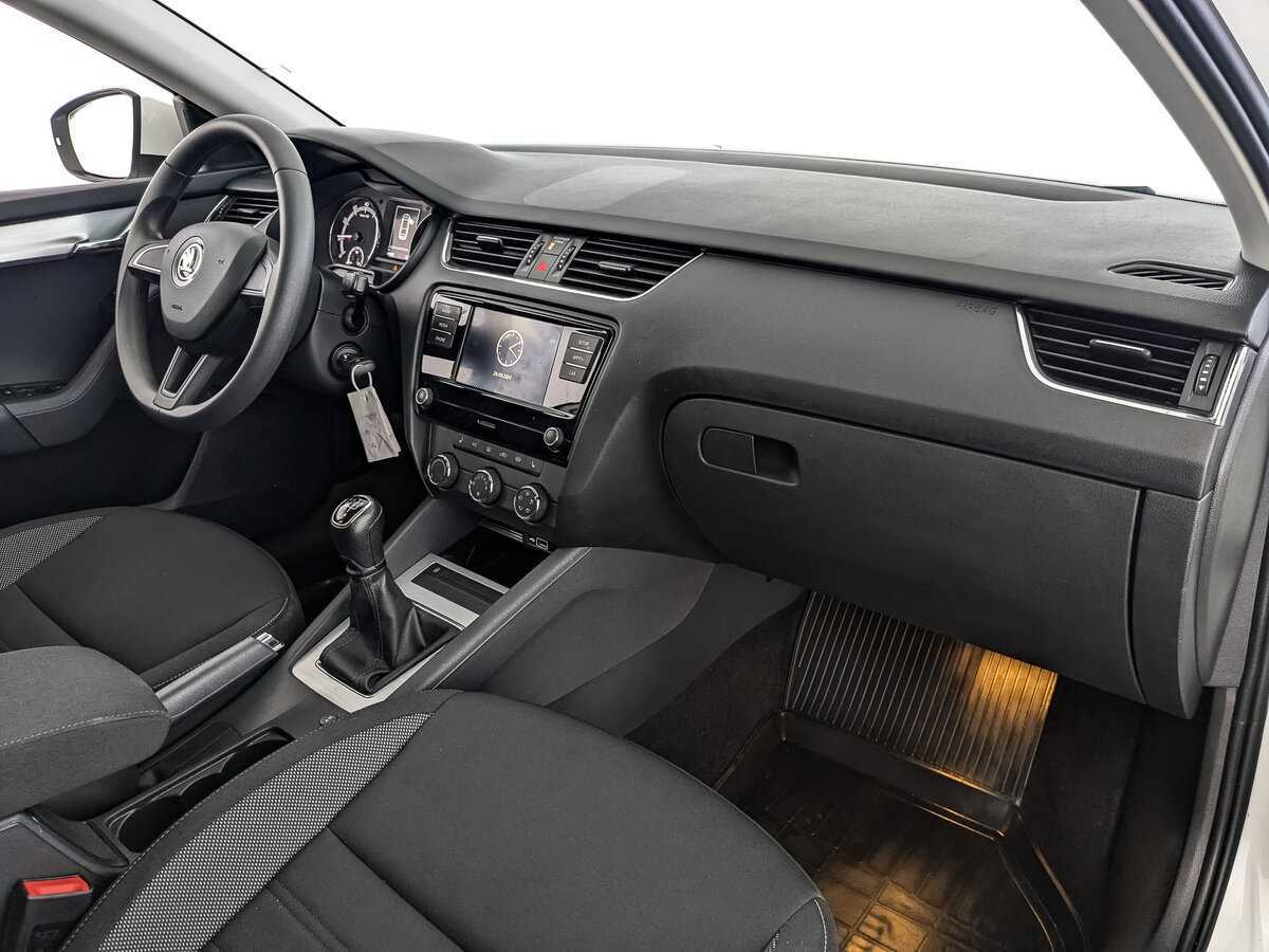 Skoda Octavia б/у, 2019, Механическая. Фото: #12