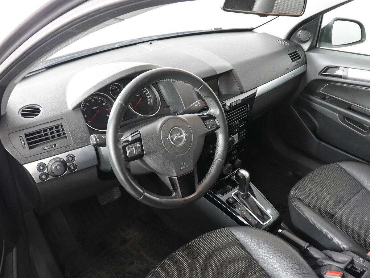 Opel Astra б/у, 2012, Автоматическая. Фото: #4