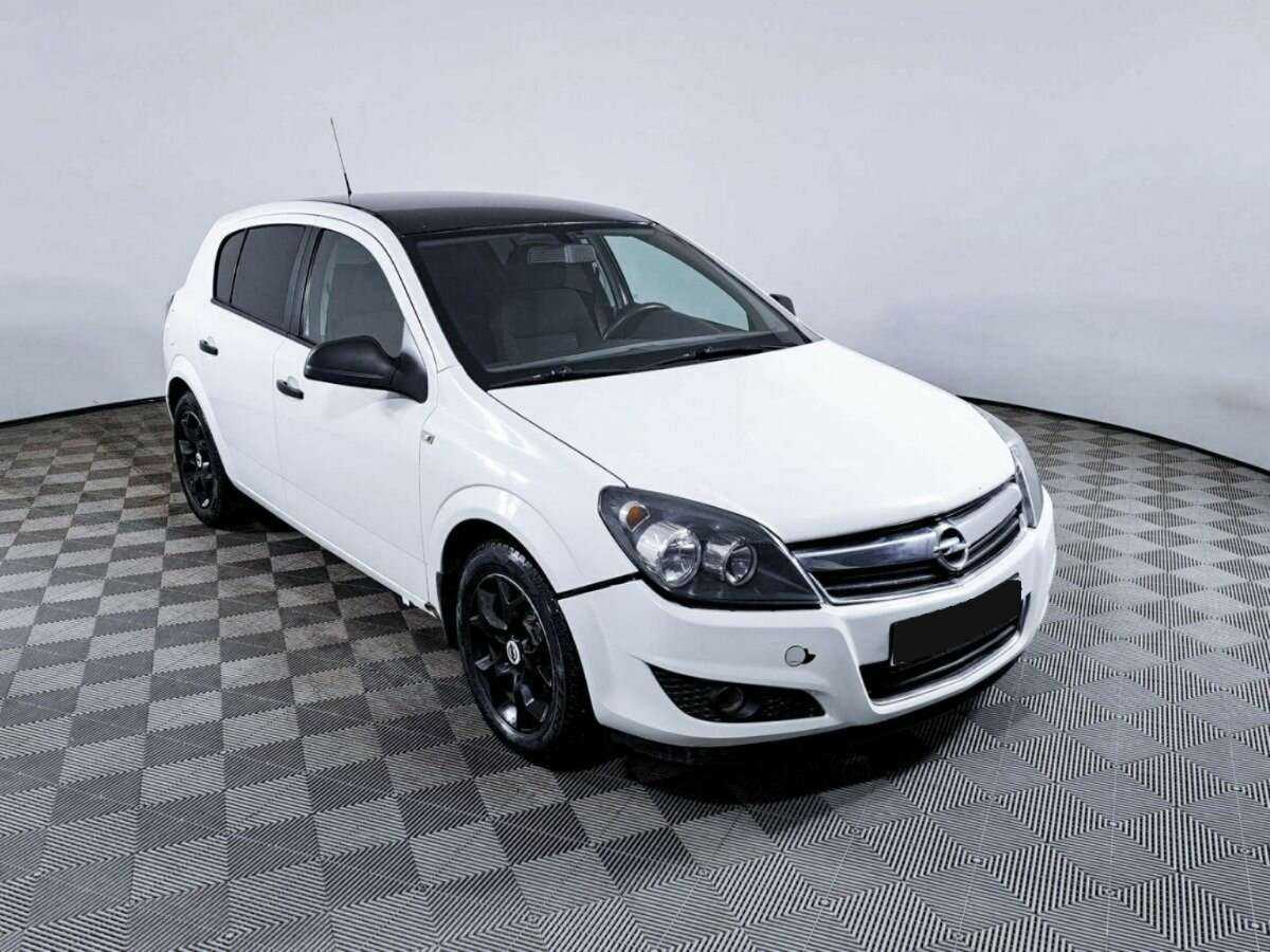 Opel Astra б/у, 2012, Механическая. Фото: #2